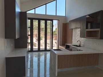 4 Bedroom Flat & Apartment