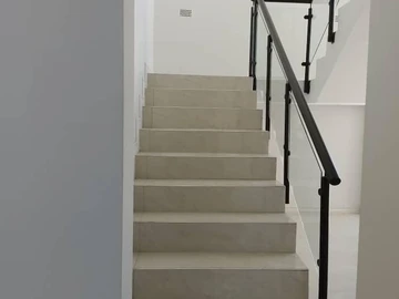 4 Bedroom Flat & Apartment