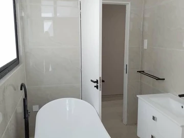 4 Bedroom Flat & Apartment