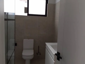 4 Bedroom Flat & Apartment