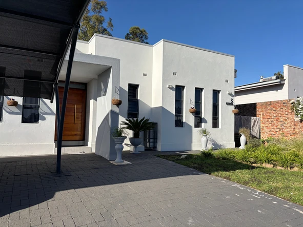 3 Bedroom Flat & Apartment