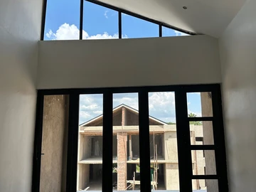 4 Bedroom Flat & Apartment