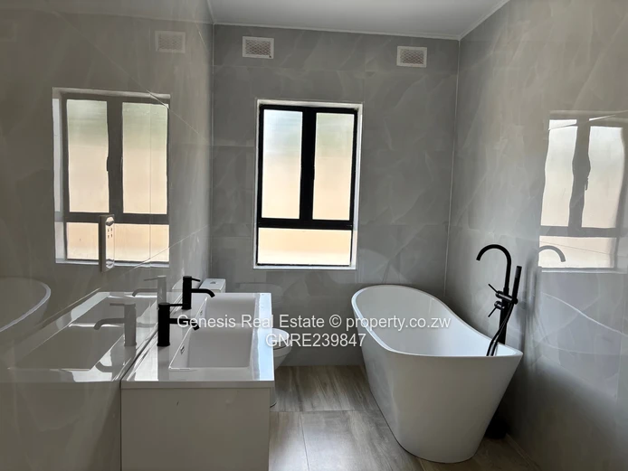 3 bedroom 2 bathroom Townhouse in Pomona