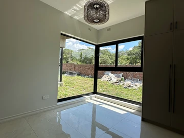 4 Bedroom Flat & Apartment