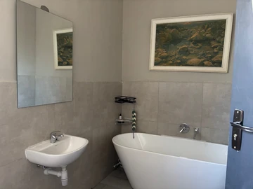 3 Bedroom Flat & Apartment