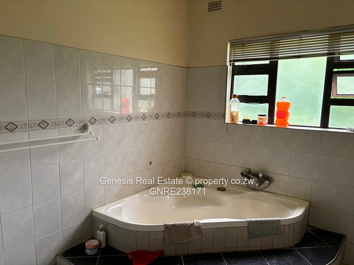 Enchanting 4 bedroom house in the Brooke Golf Estate