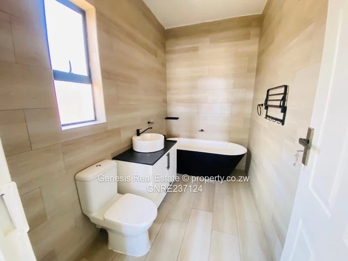 Peakwood Village 3 bedrooms with 2 bed cottage for sale 