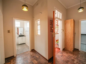 2 Bedroom Flat & Apartment