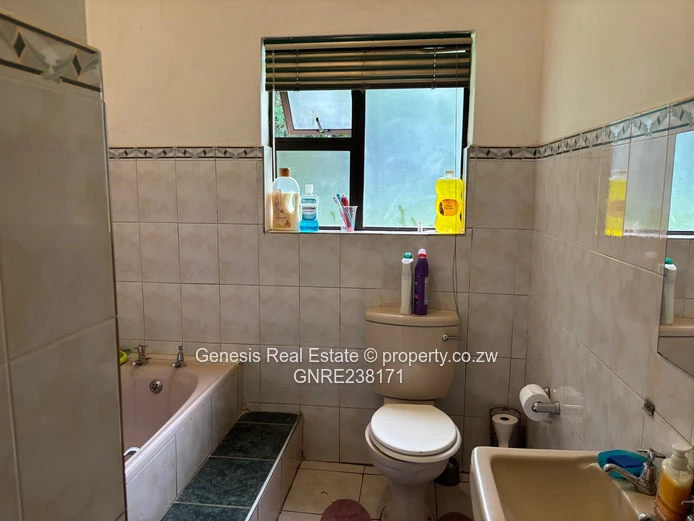 Enchanting 4 bedroom house in the Brooke Golf Estate