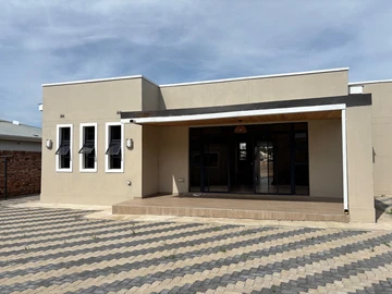 5 Bedroom Garden Flat