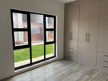 3 Bedroom Flat & Apartment