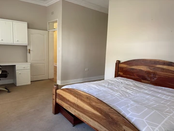 7 Bedroom House