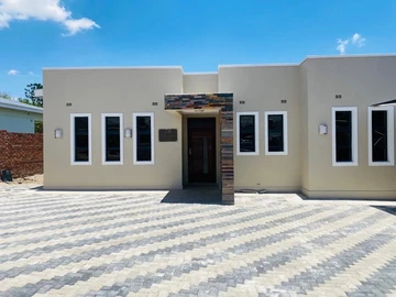 5 Bedroom Garden Flat